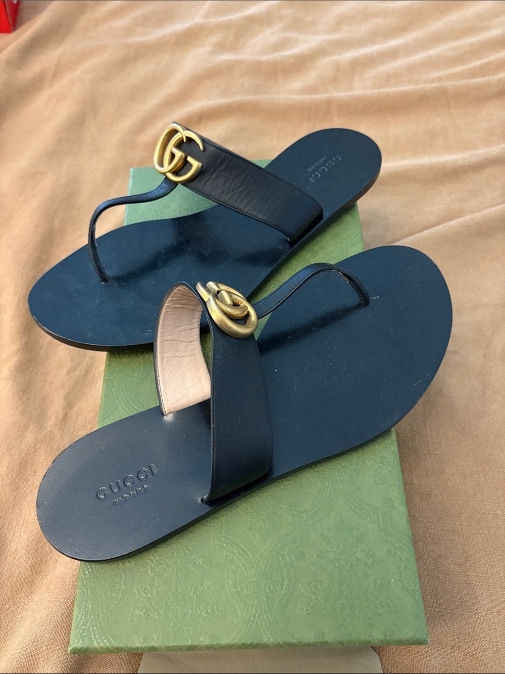 Gucci Black Leather Thong Sandals with Gold Double G - Picture 6 of 9